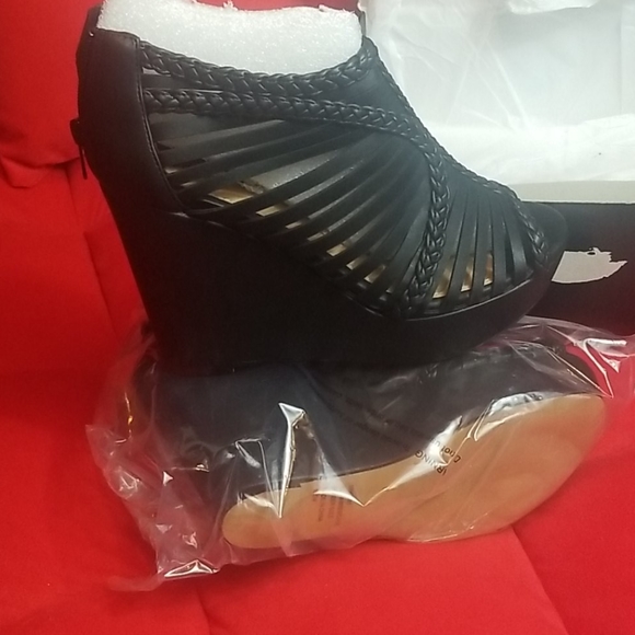 TORRID size 10.5W black woman strappy wedges - Picture 4 of 6